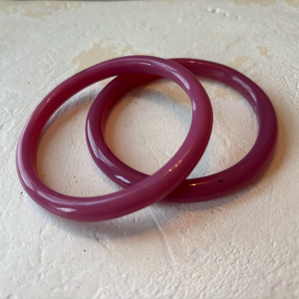 STUNNING Vintage Plum Burgundy Lucite Glass Bangle Bracelets Set